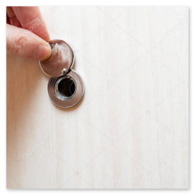 Türspion als einfache Sicherheitsmaßnahme