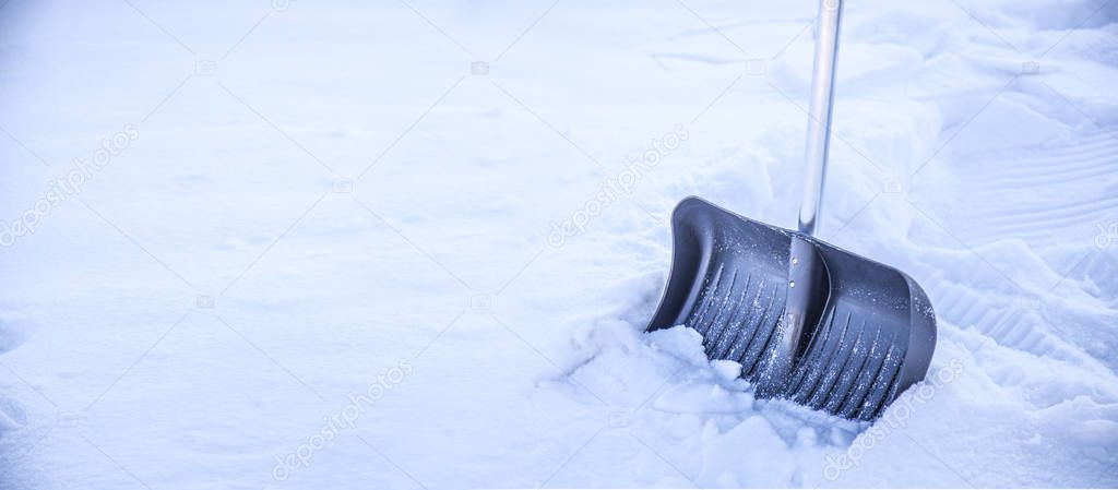 Freigeräumte Einfahrt im Schnee